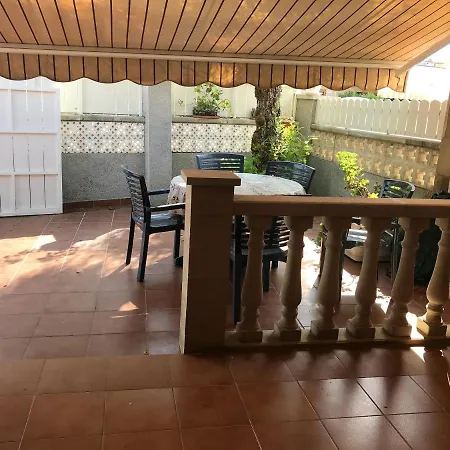 2 Bedrooms House At 50 M Away From The Beach With Sea View And Furnished Terrace Prázdninový dům Roda de Bará